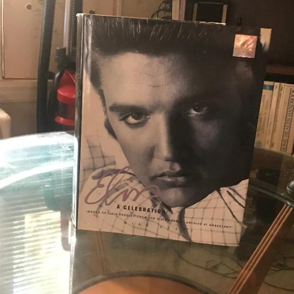 Elvis ( Book ) - Picture 2 of 5